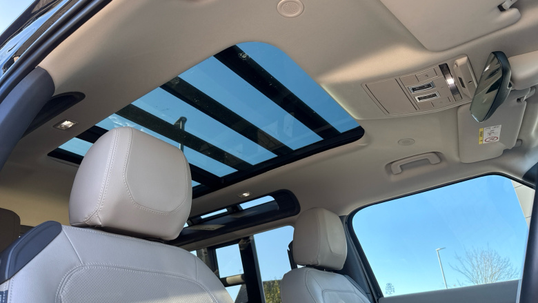 Land Rover Defender 3.0 D250 SE 90 3dr Auto Diesel Estate